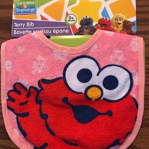 🌸New🌸Cute “Baby Elmo Bib”🌸